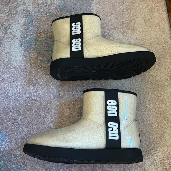 Ugg classic clear mini boot natural/black size 8 NWT - Picture 7 of 12